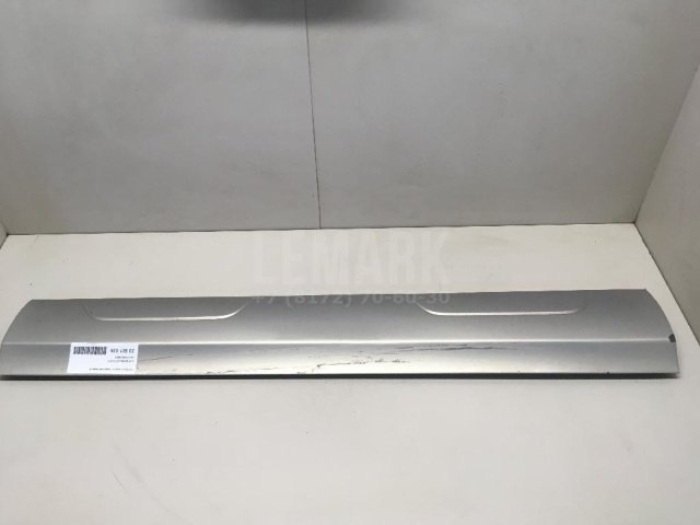 Накладка двери передней правой