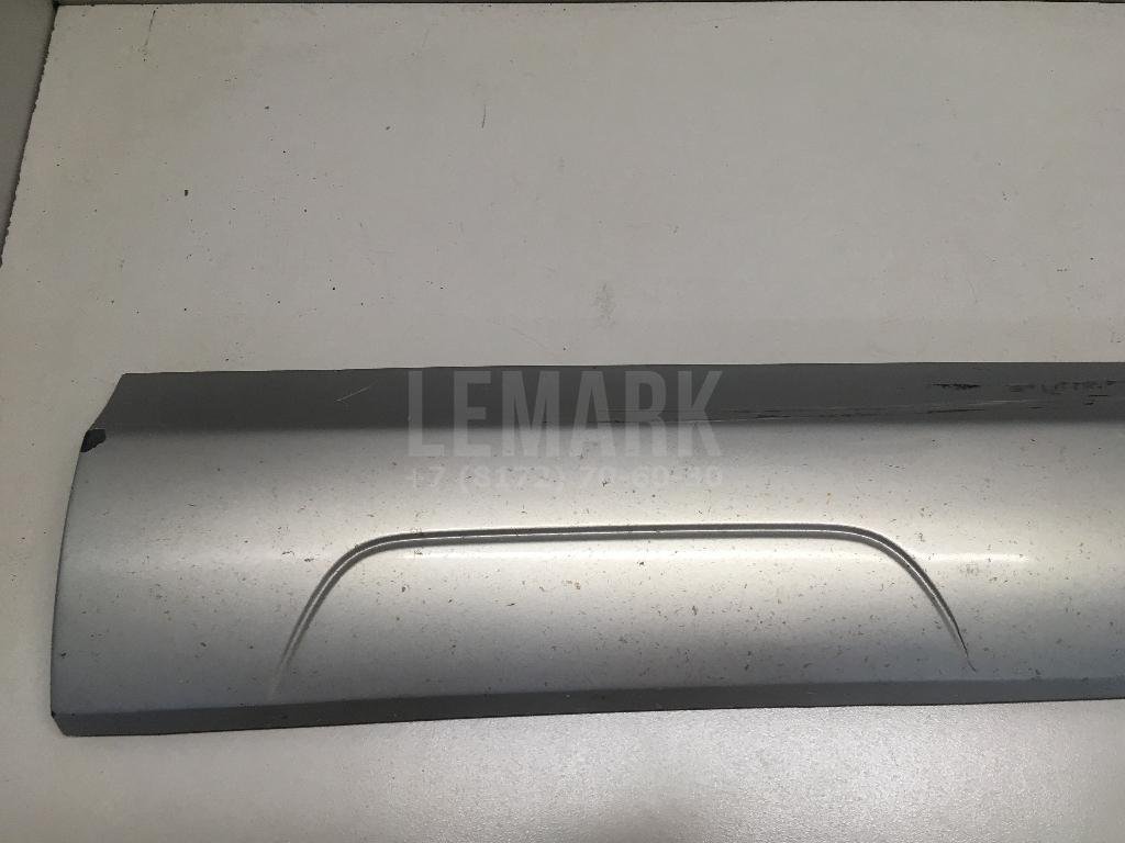 Накладка двери передней правой