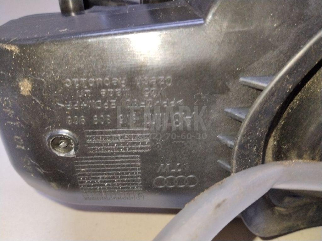 Ниша лючка бензобака