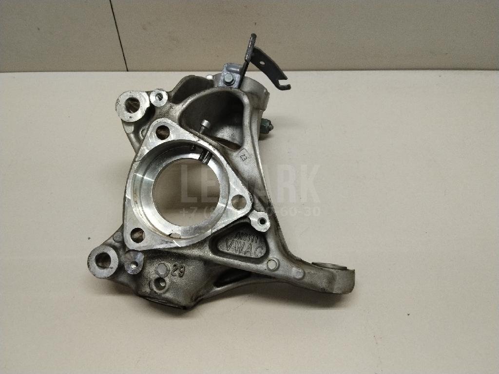 Кулак поворотный передний левый