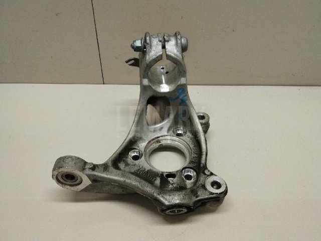 Кулак поворотный передний левый