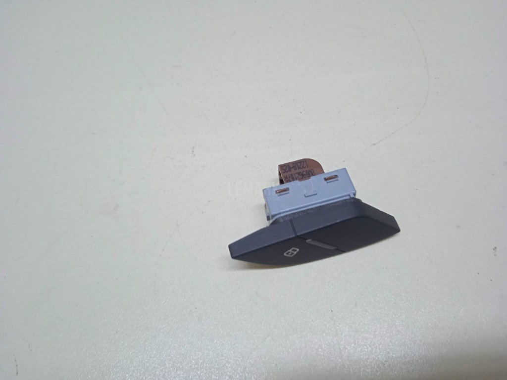 Кнопка центрального замка