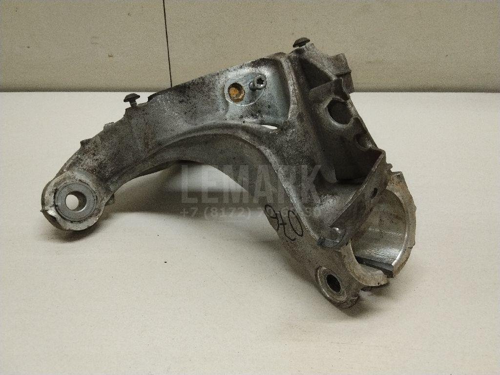 Кулак поворотный передний левый