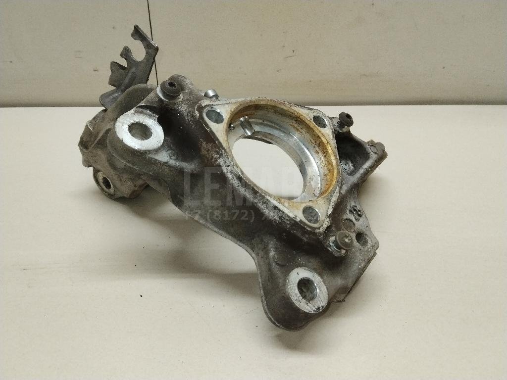 Кулак поворотный передний левый