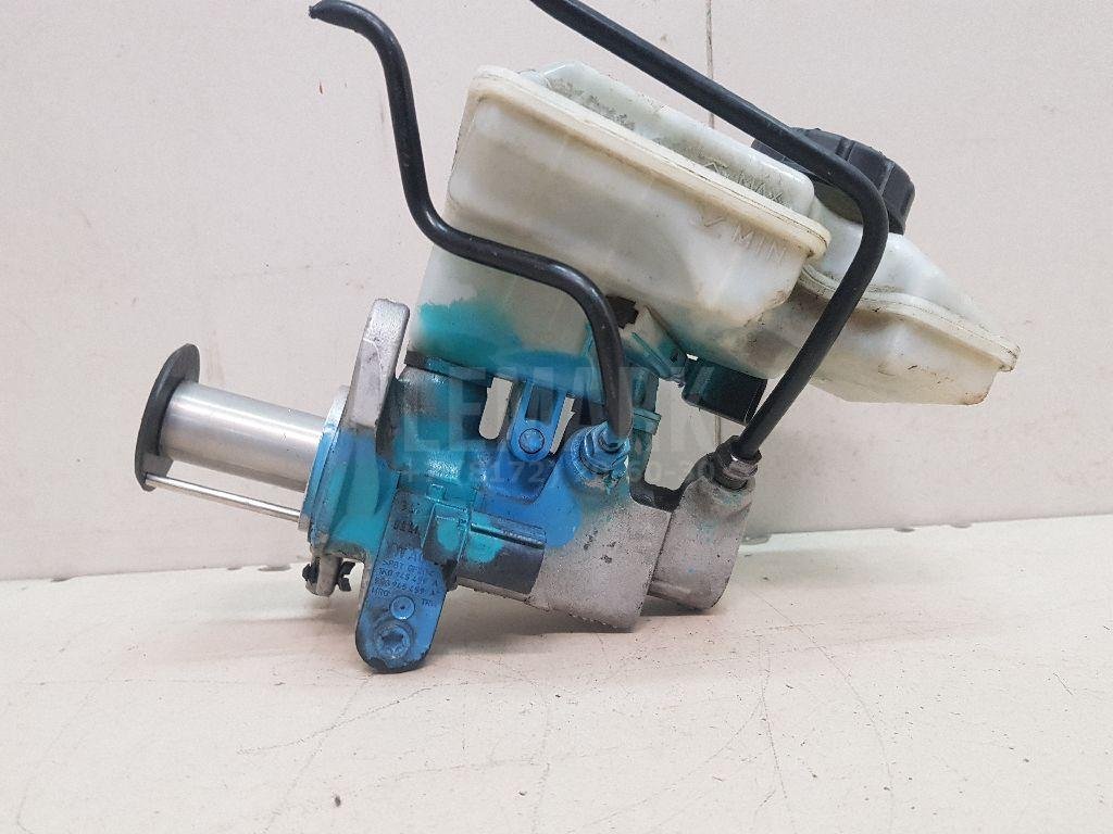 Цилиндр тормозной главный