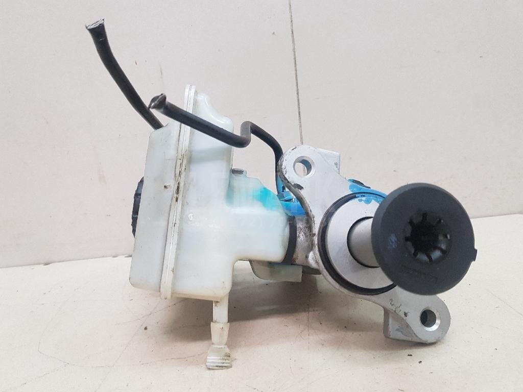 Цилиндр тормозной главный