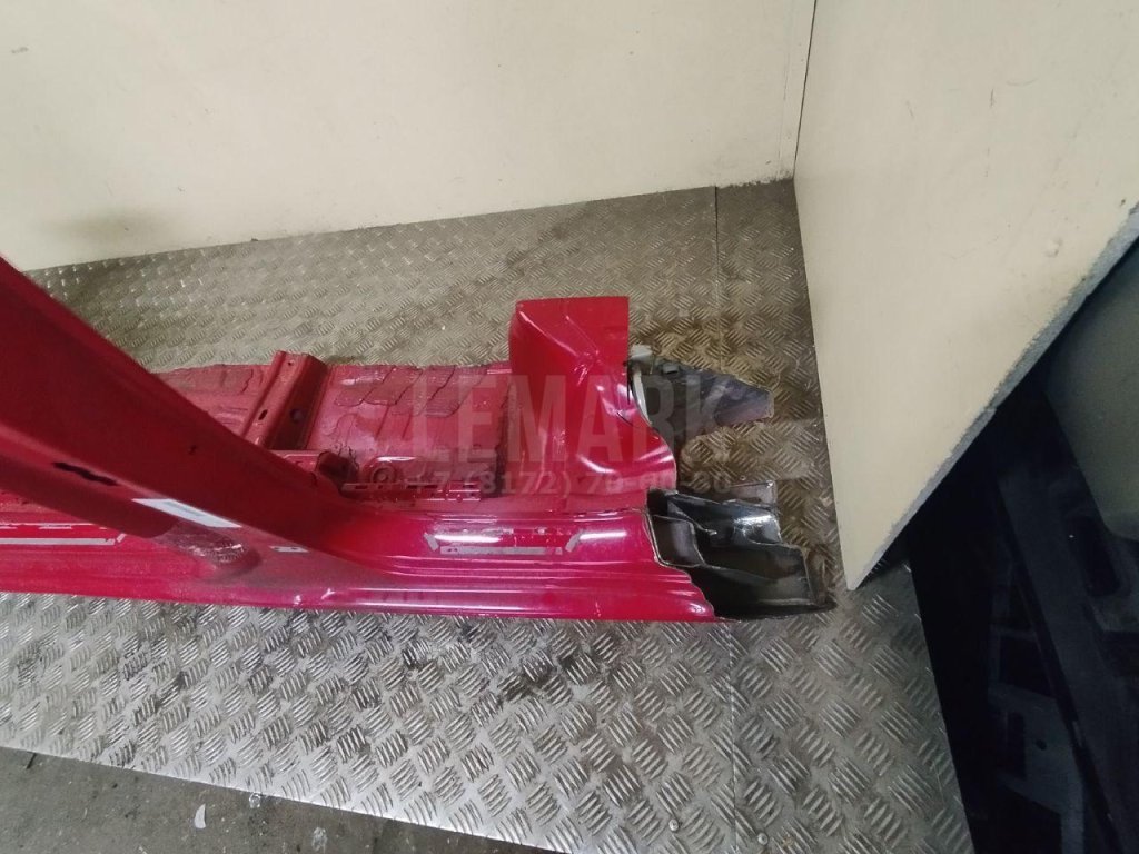 Порог со стойкой левый