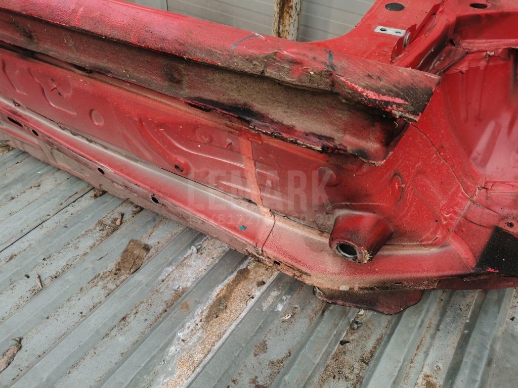 Порог со стойкой правый