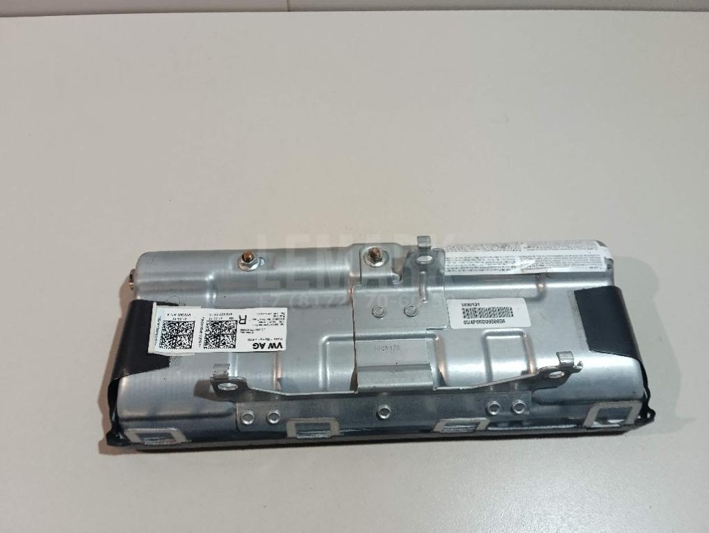 Подушка безопасности нижняя (для колен)