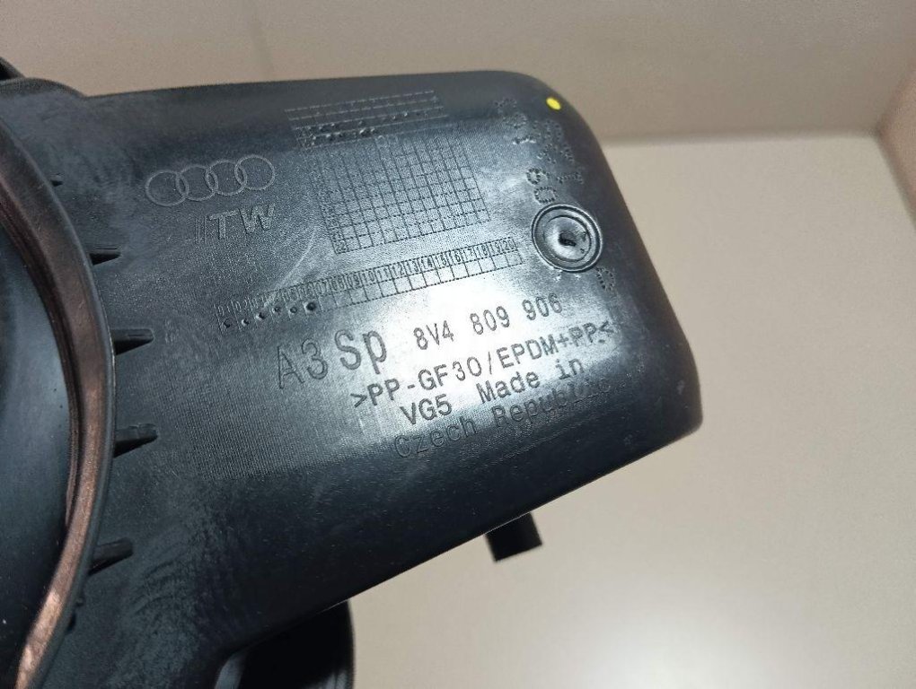 Ниша лючка бензобака