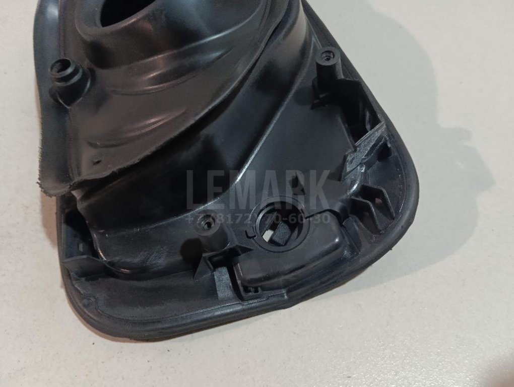 Ниша лючка бензобака