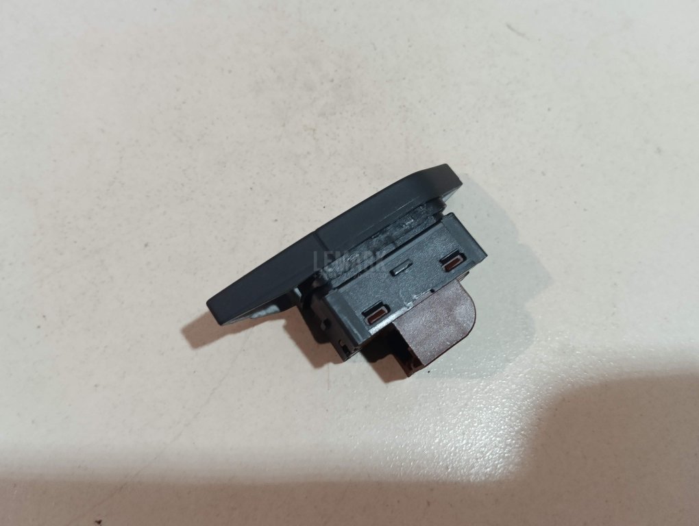 Кнопка центрального замка