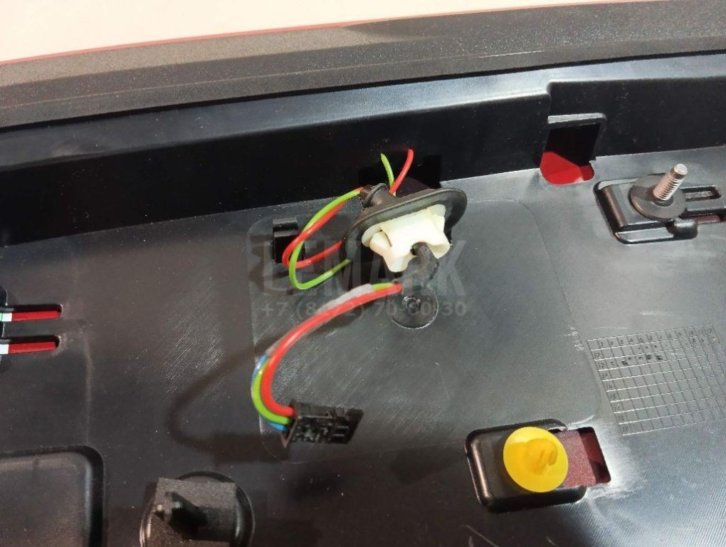 Спойлер (дефлектор) багажника