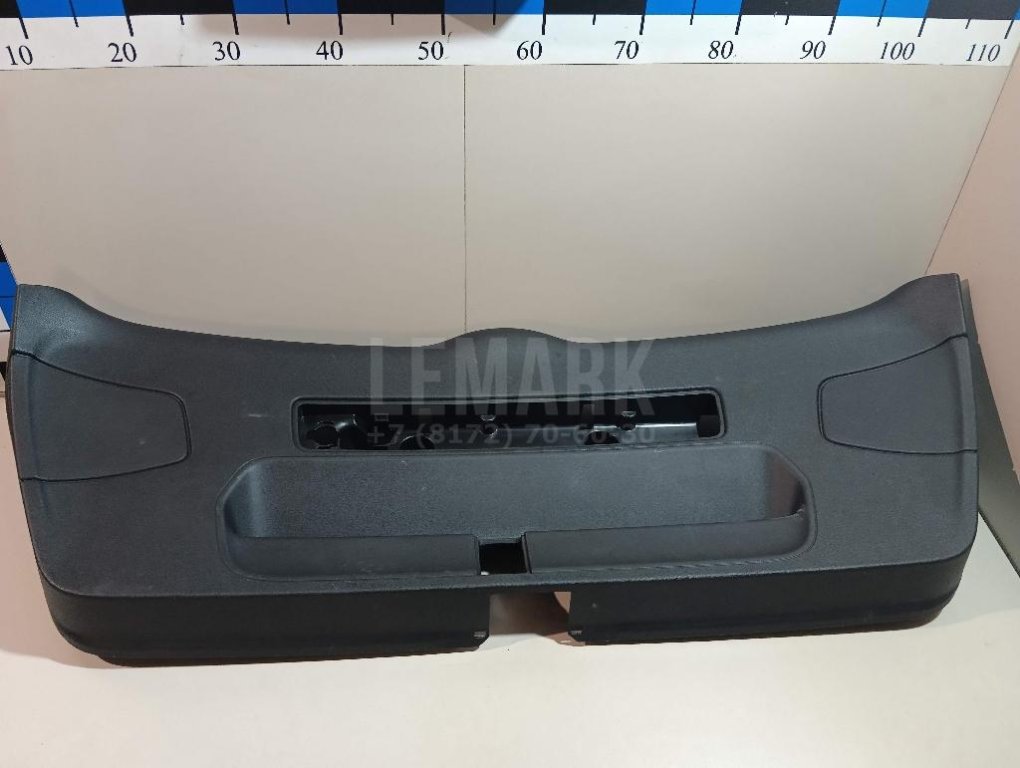 Обшивка двери багажника