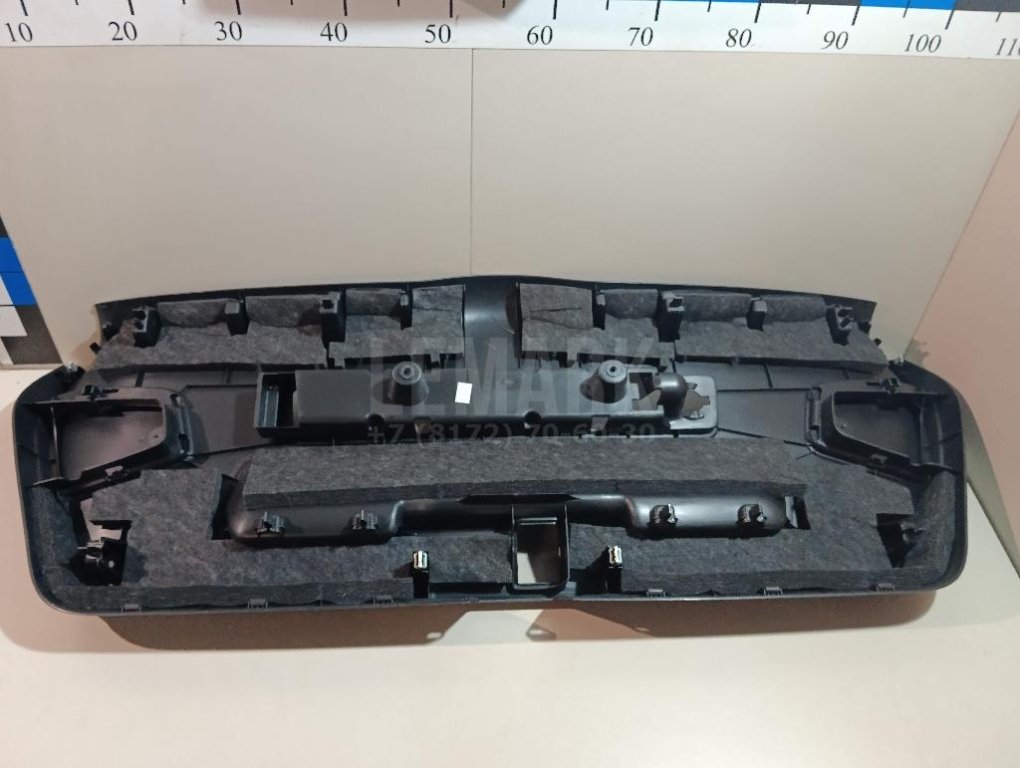 Обшивка двери багажника