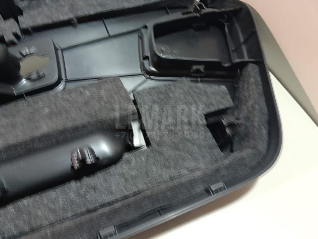 Обшивка двери багажника