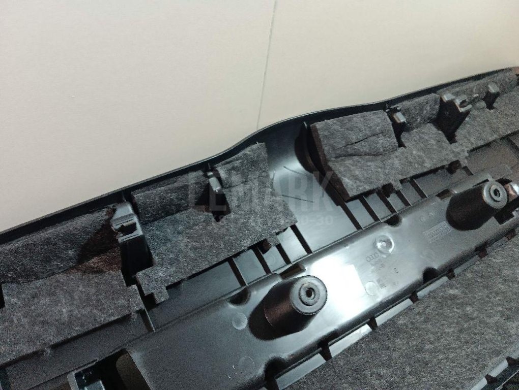 Обшивка двери багажника