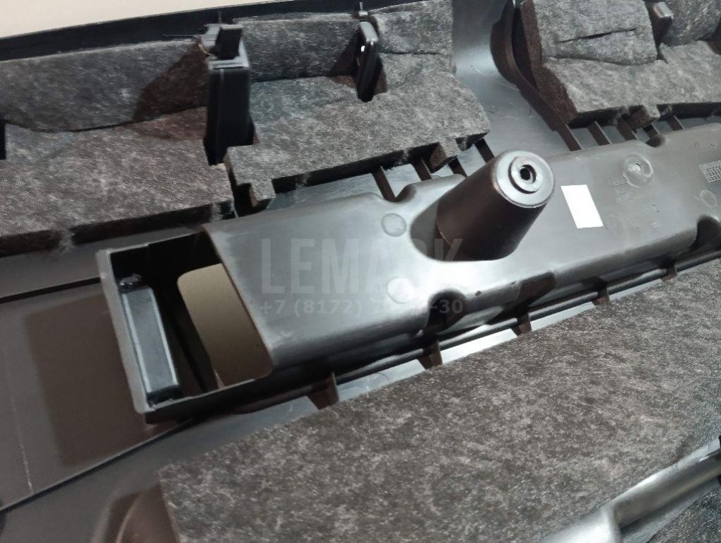 Обшивка двери багажника