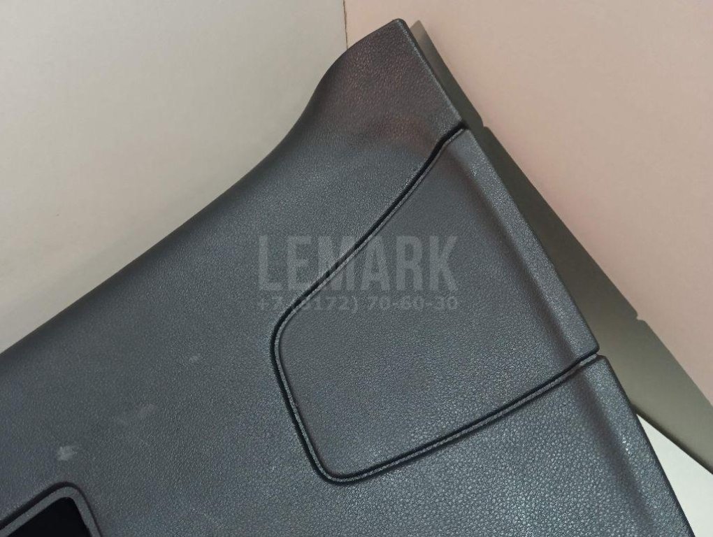 Обшивка двери багажника