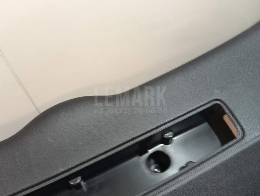 Обшивка двери багажника