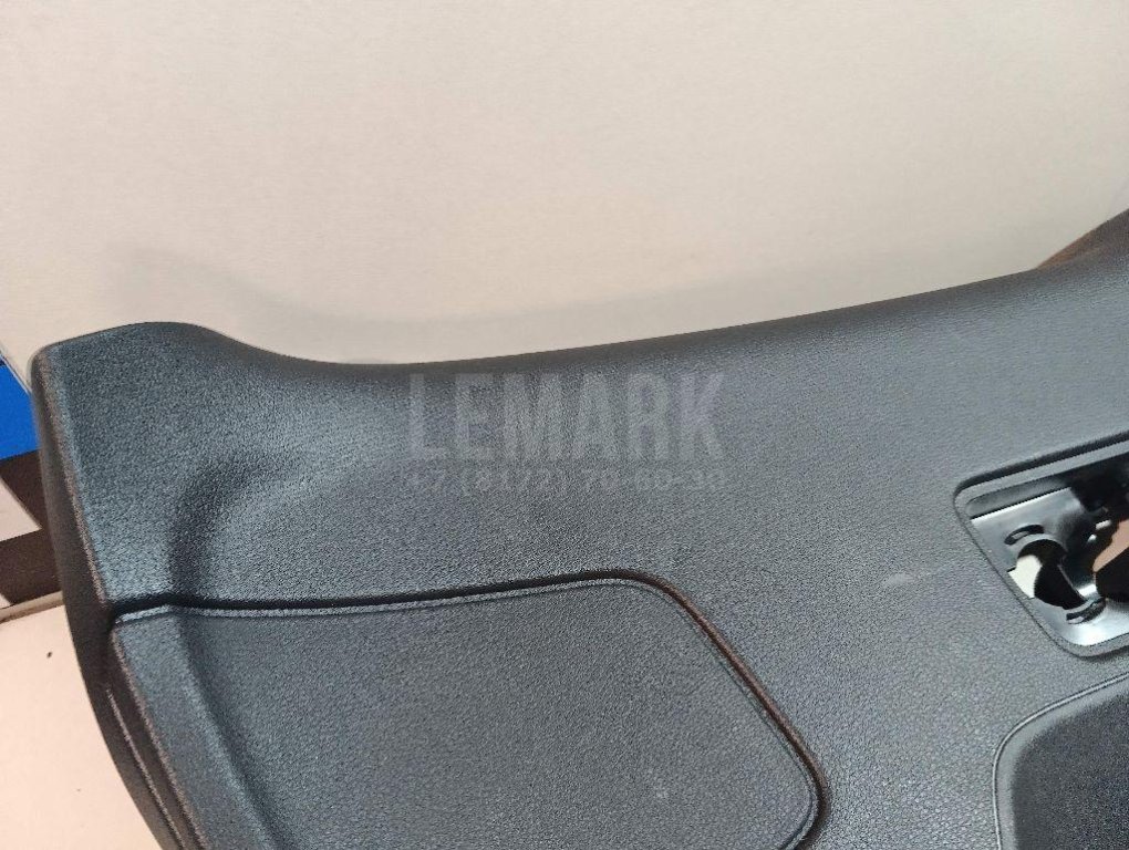 Обшивка двери багажника