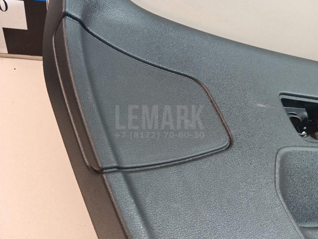 Обшивка двери багажника