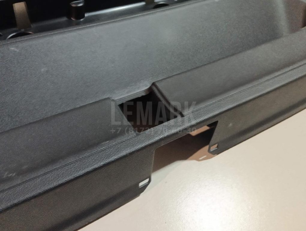 Обшивка двери багажника