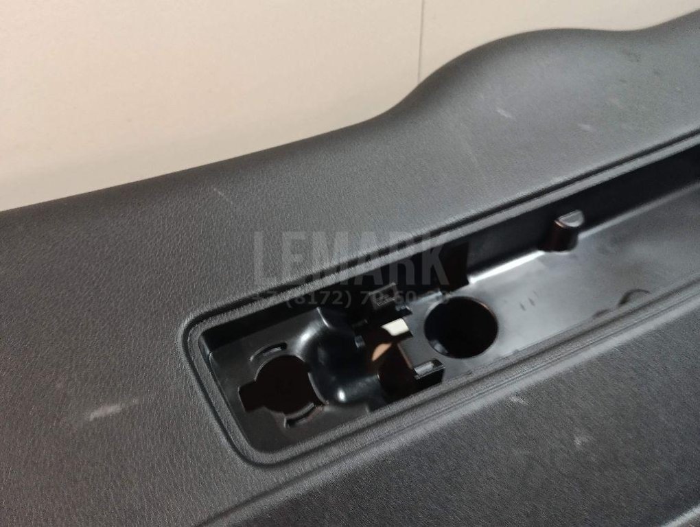 Обшивка двери багажника