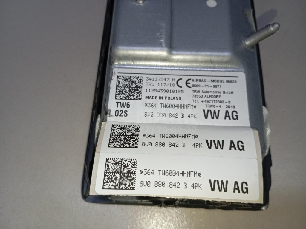 Подушка безопасности нижняя (для колен)