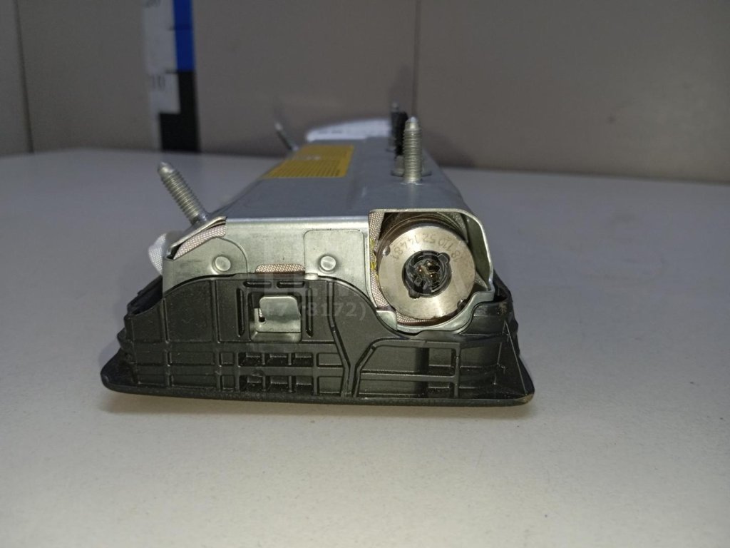 Подушка безопасности нижняя (для колен)