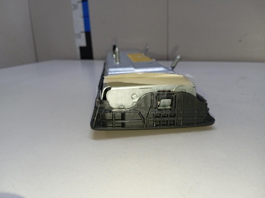 Подушка безопасности нижняя (для колен)