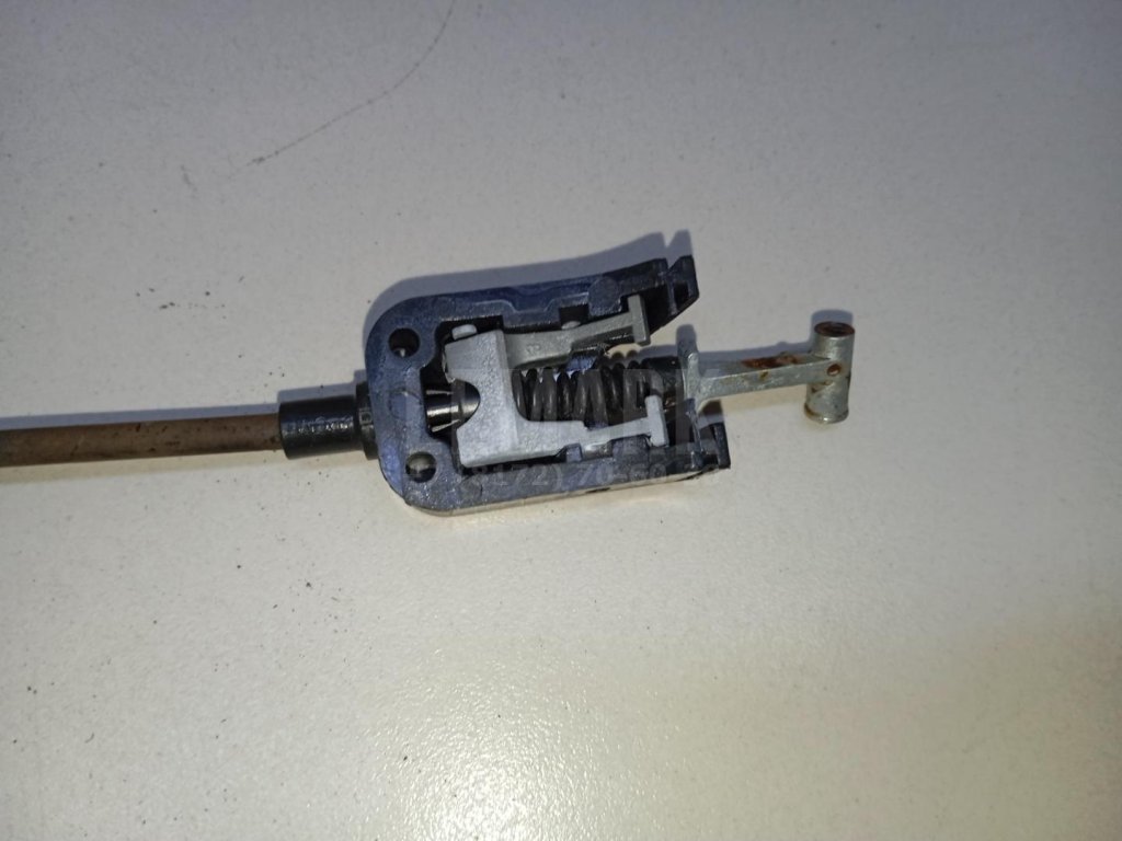 Трос открывания двери