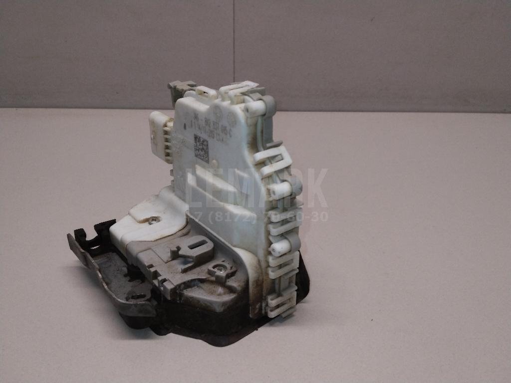 Замок двери передней левой