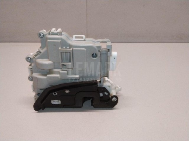 Замок двери передней левой