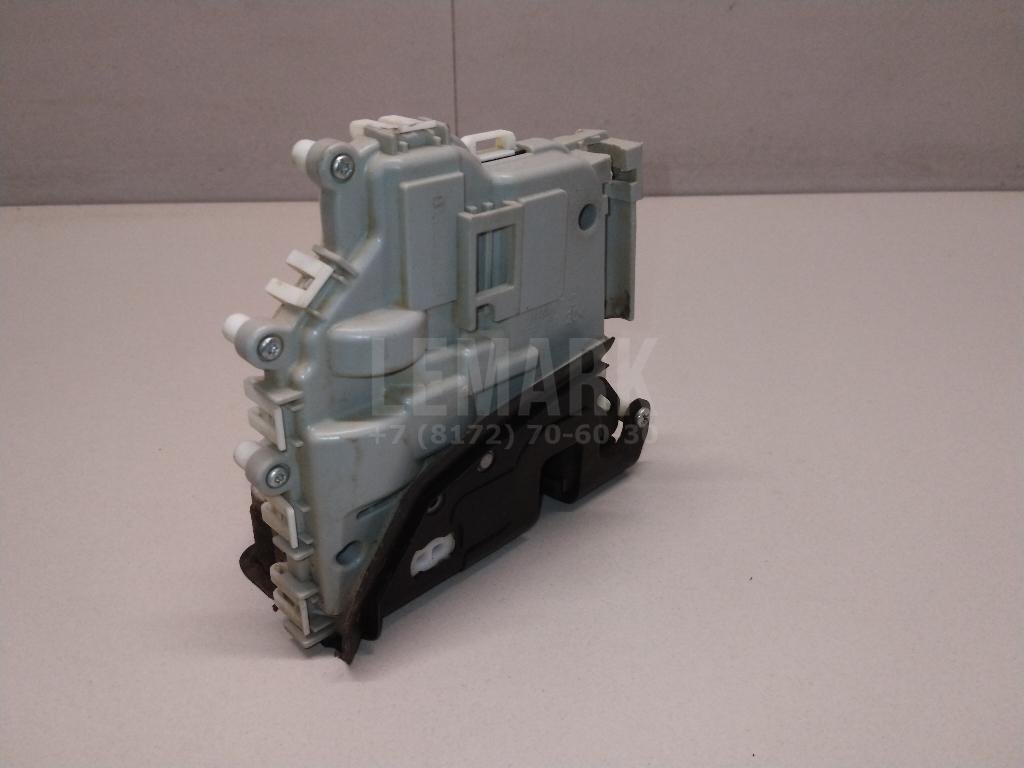 Замок двери передней левой