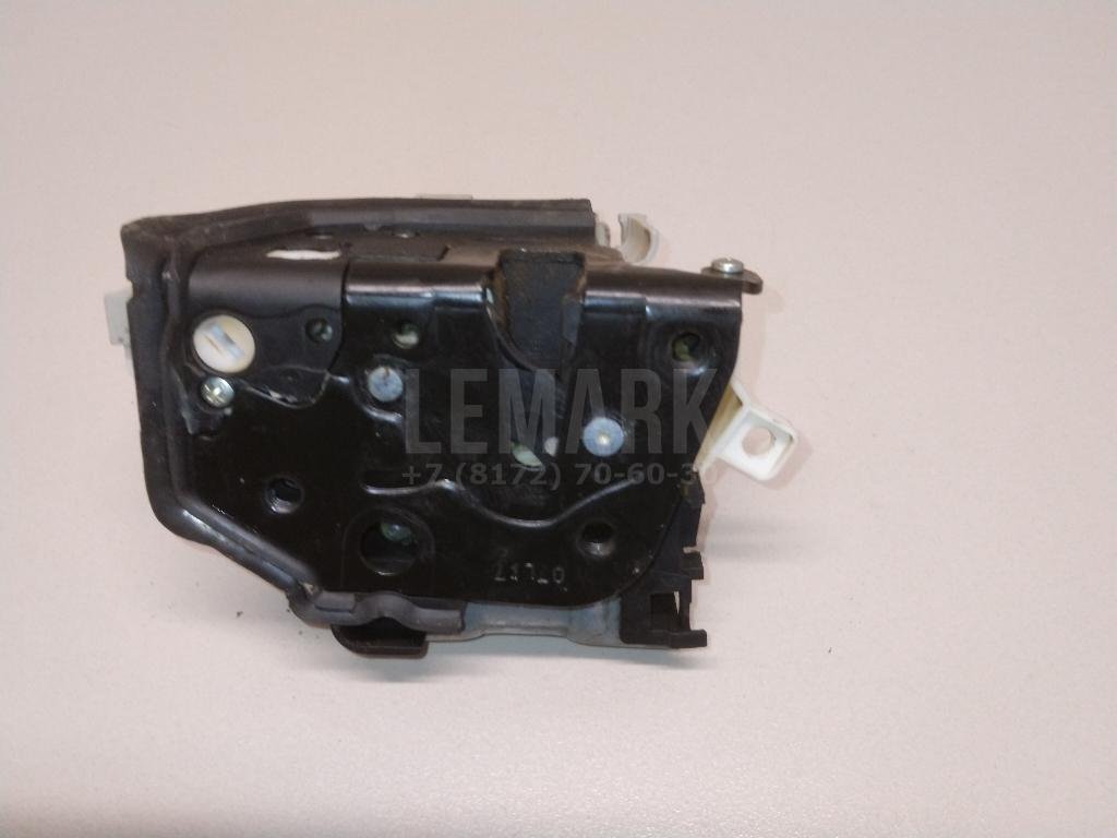 Замок двери передней левой