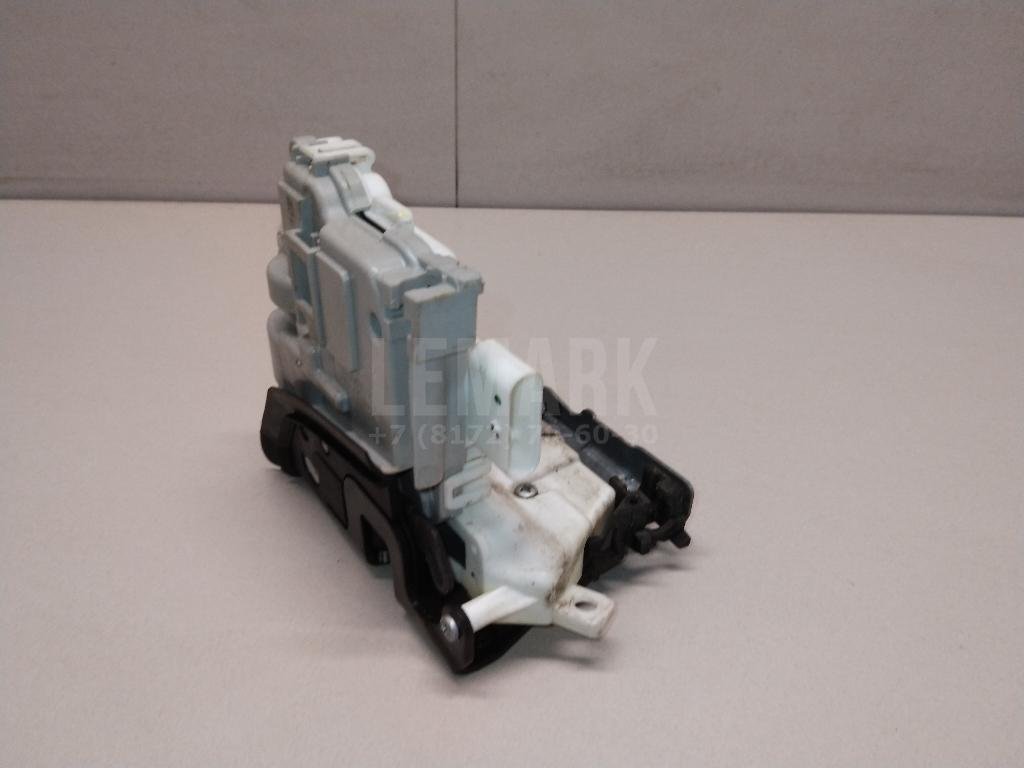 Замок двери передней левой