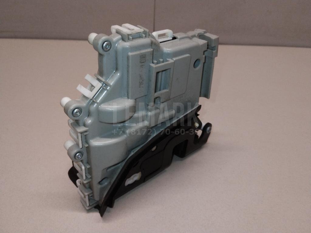 Замок двери передней левой