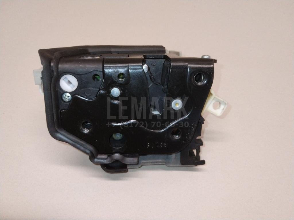 Замок двери передней левой