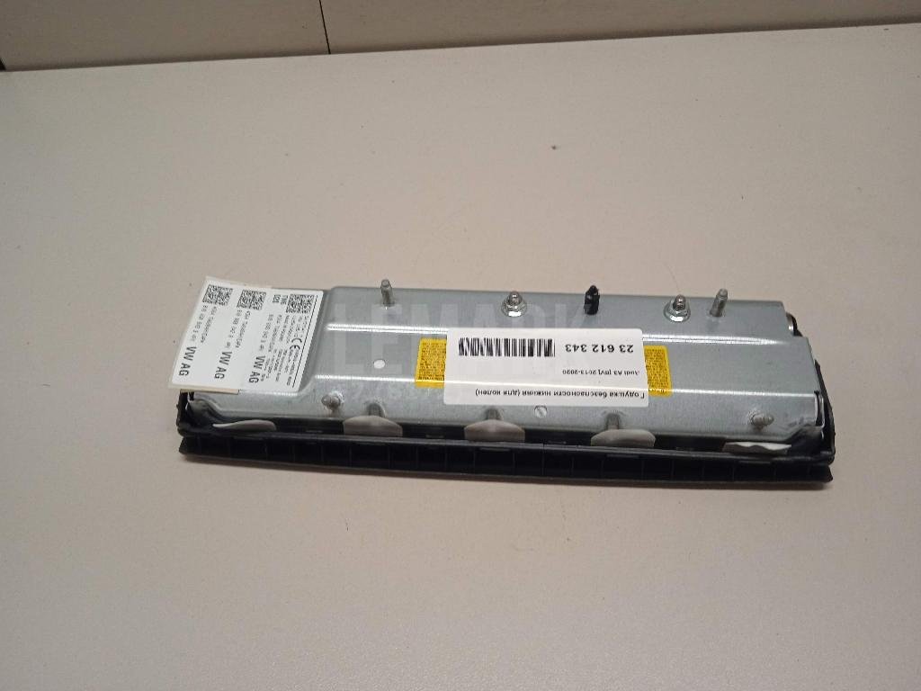 Подушка безопасности нижняя (для колен)