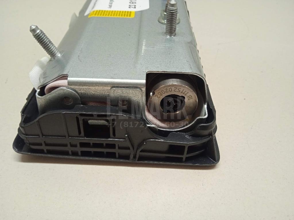 Подушка безопасности нижняя (для колен)