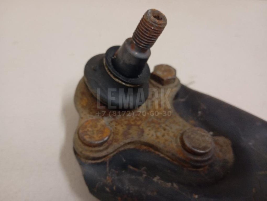 Рычаг передний правый