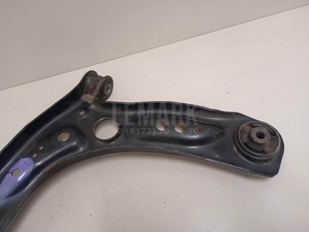 Рычаг передний правый