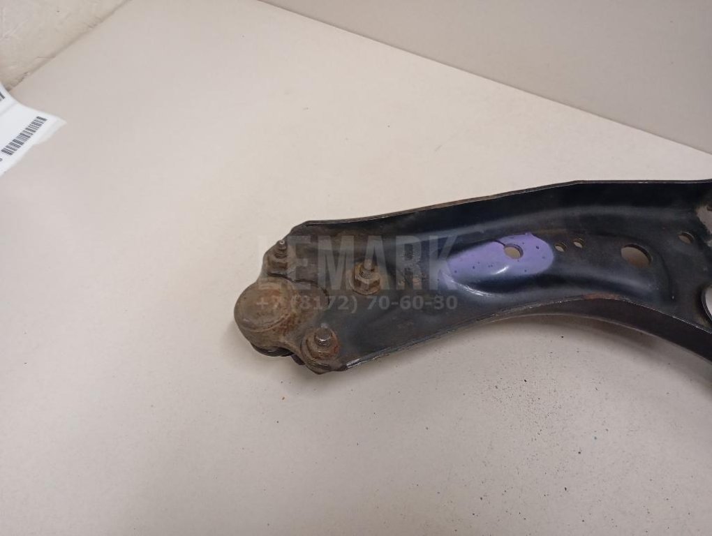 Рычаг передний правый