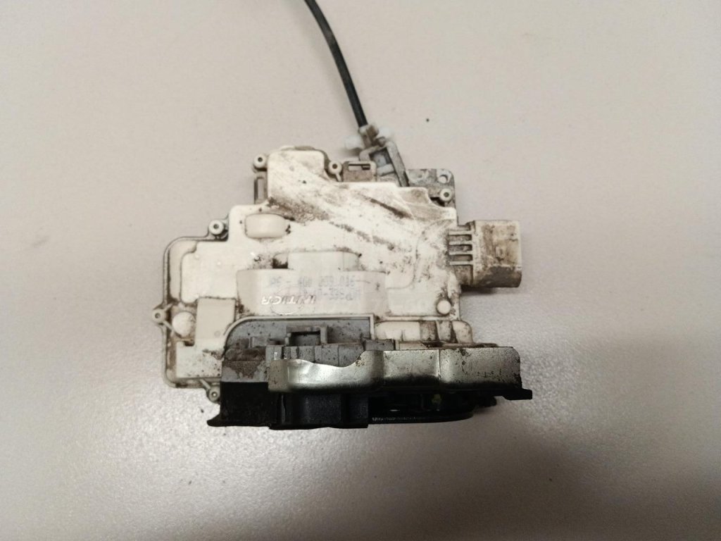 Замок двери задней правой