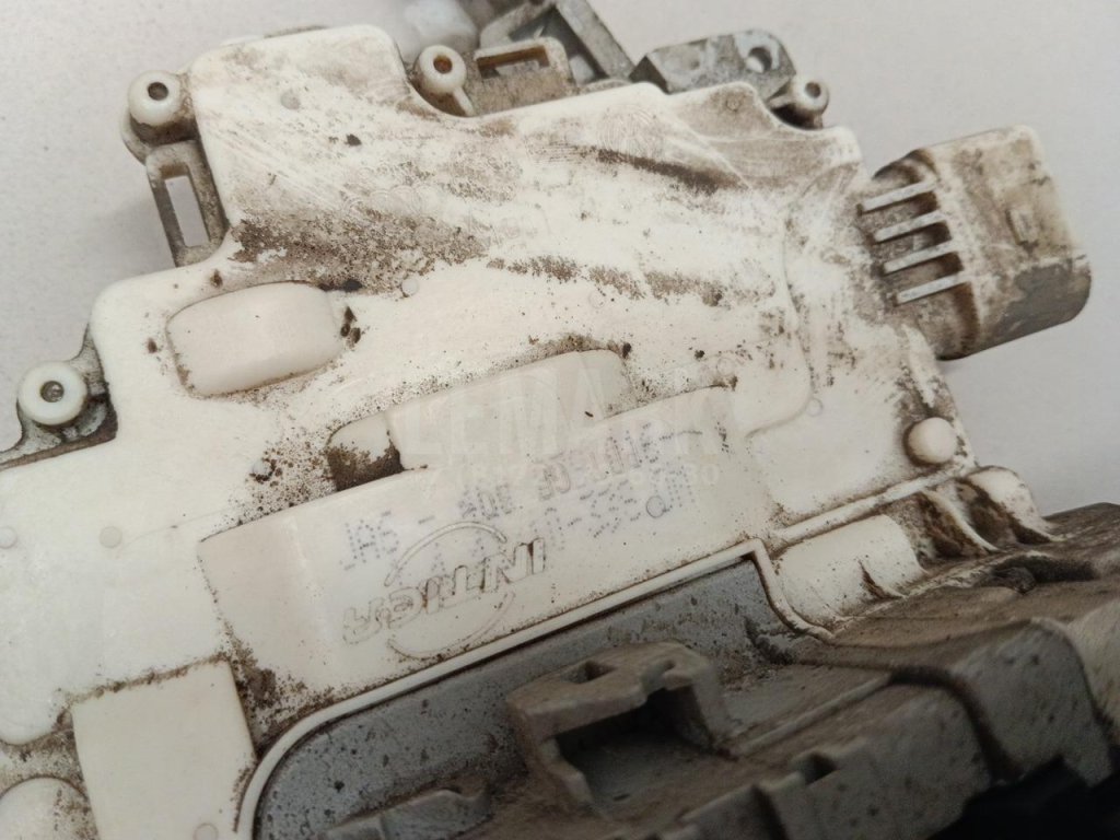 Замок двери задней правой