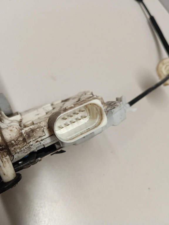 Замок двери задней правой