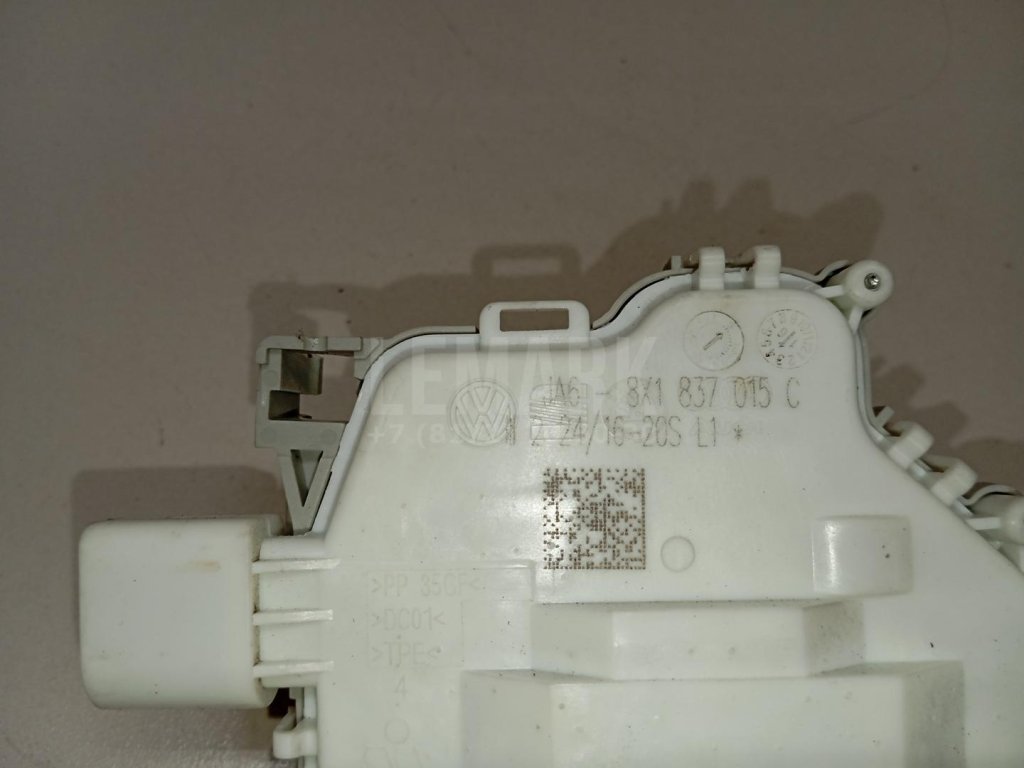 Замок двери передней левой