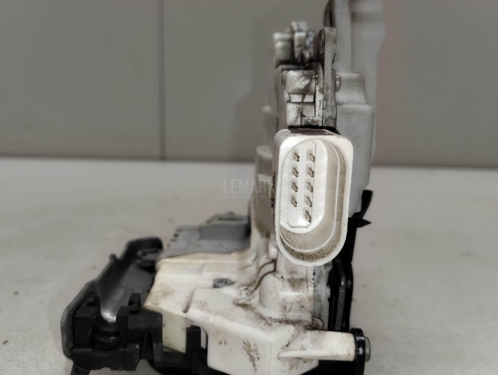 Замок двери задней правой