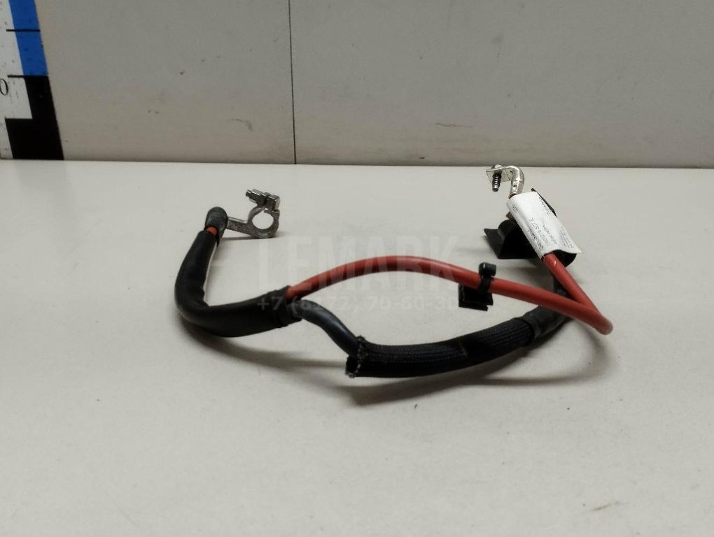 Клемма аккумулятора плюс